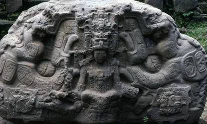 Zoomorpher Stein P, Spätklassische Periode